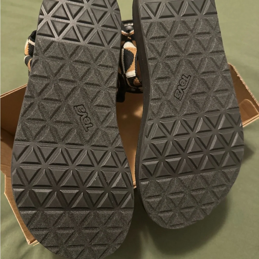 NWT/NIB Teva Women's Midform Universal Sandals. Size 8 - Picture 5 of 6